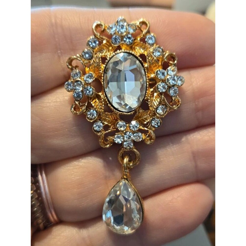 Gold Rhinestone Brooch with Flowers, Leaves and a Dangle Teardrop Rhinestone